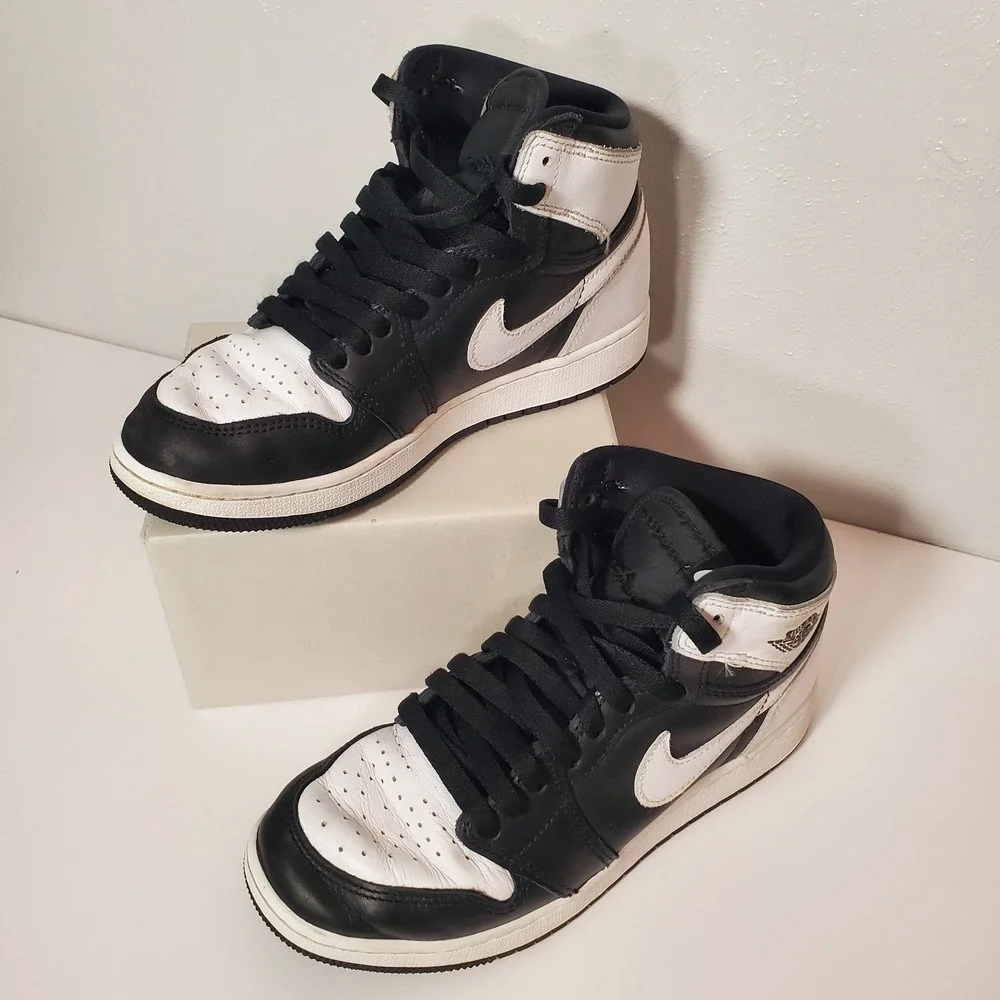 Nike Air Jordan 1 Mid Black White FD1437-010 Size 5.5Y Youth–Classic Retro Style